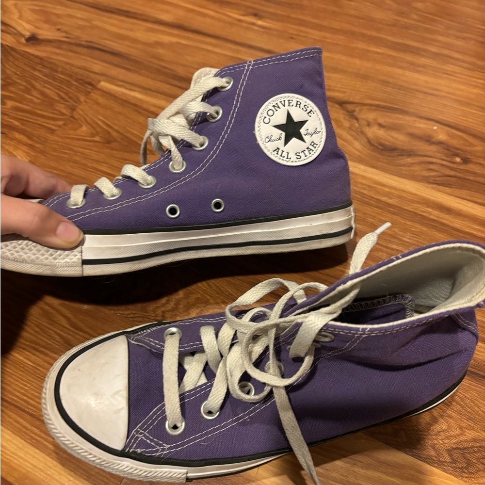 Lightly worn purple converse women’s size 7